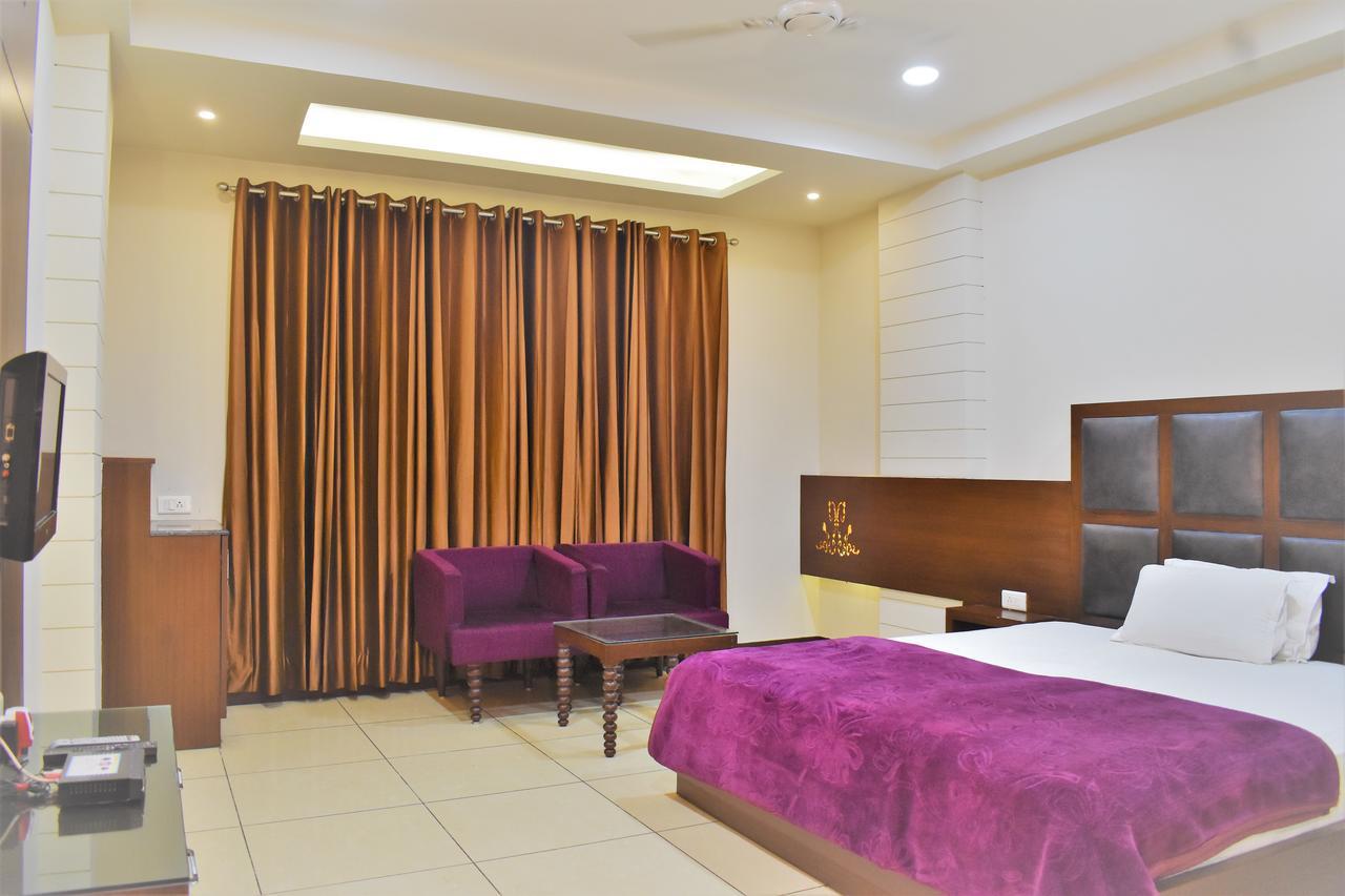 Hotel Ashish Continental ฟักวารา ภายนอก รูปภาพ