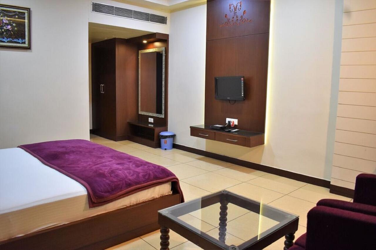 Hotel Ashish Continental ฟักวารา ภายนอก รูปภาพ