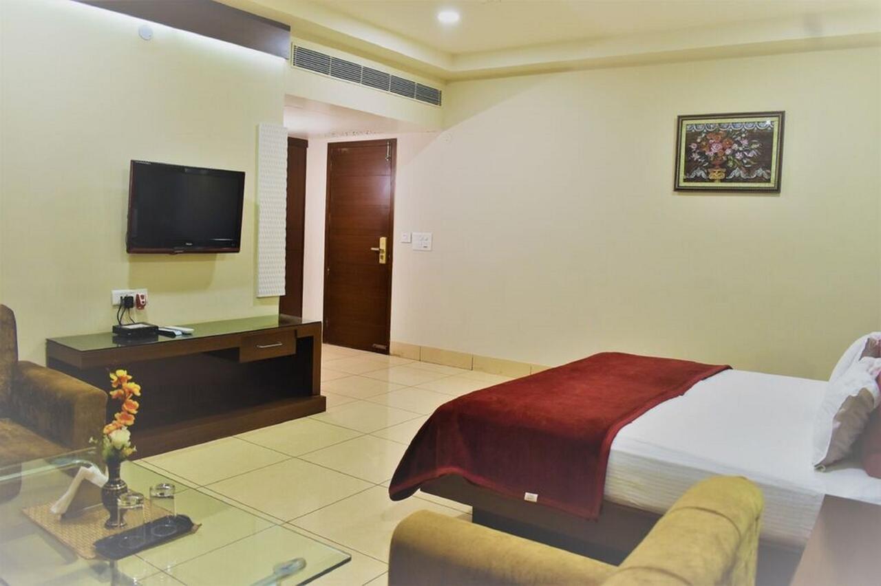 Hotel Ashish Continental ฟักวารา ภายนอก รูปภาพ